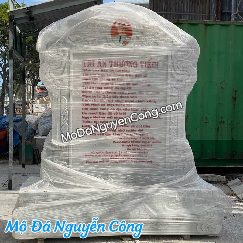 bia đá tưởng niệm đại tướng võ nguyên giáp